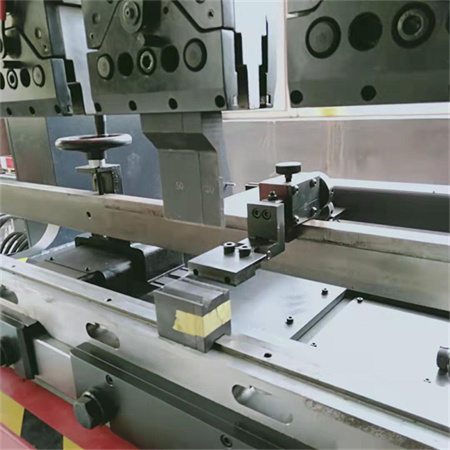 Vendas de fábrica automatizadas controladas por ele máquina dobladora de placas de aceiro prensa de freo cnc backguage