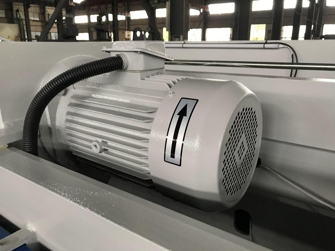 Máquina de cizalla de guillotina de guillotina hidráulica OEM Qc11y-8x3200 Nc de 4 mm