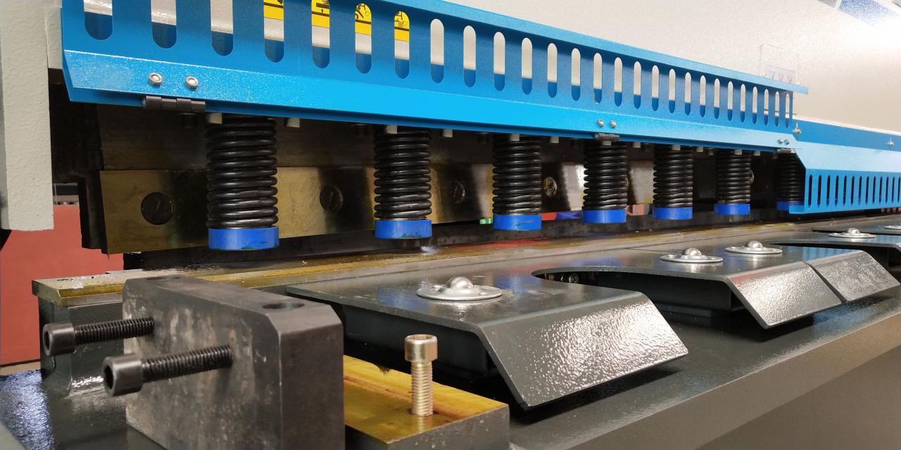 Máquina de corte de placas de aceiro hidráulica de 6 mm * 3200 Máquina de corte de placas de aceiro
