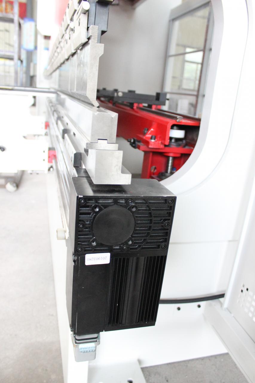 Máquina de freo de prensa de metal CNC