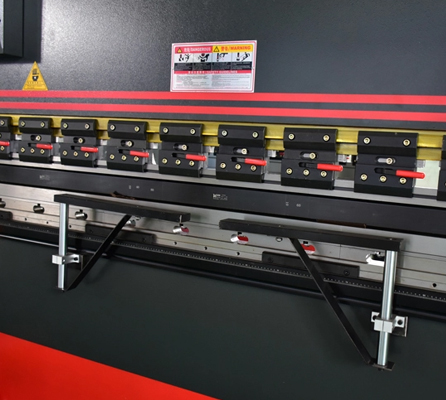 Máquina de freo de prensa de placas metálicas / máquina de freo de prensa hidráulica CNC